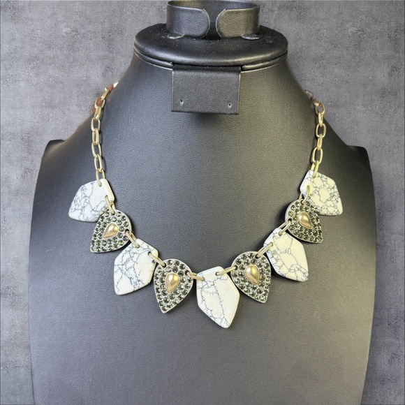 277. Max and Zoe Gold Tone Teardrop Bib Necklace Howlite &‎ Marcasite - Picture 1 of 3